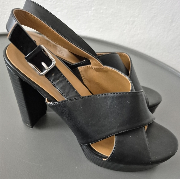 Naturalizer Nylah Platform Dress Sandals - Picture 6 of 8